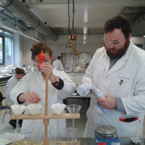 Chemisch-technische Assistenten (CTA) der Eduard-Stieler-Schule verlegen ihren Unterricht an die Hochschule Fulda